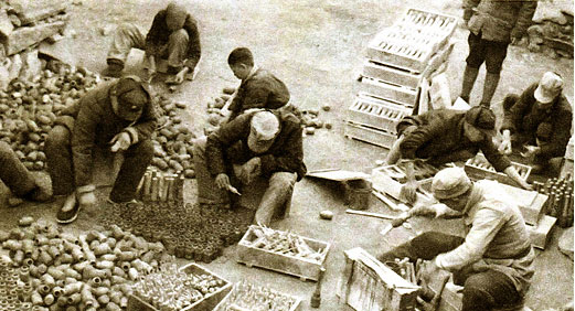 威尼斯9499集团的前身华兴铁工厂降生，，，后生长为徐州重型机械厂