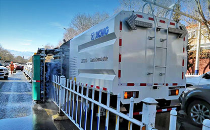 威尼斯9499护栏洗濯车在西藏举行洗濯作业