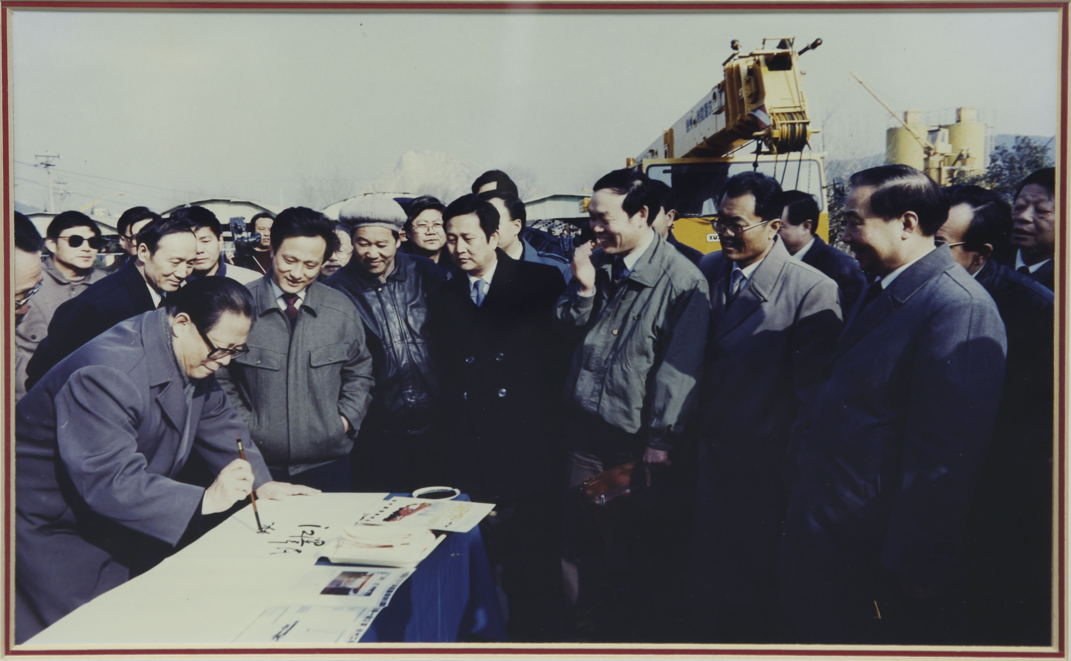 江泽民同志视察威尼斯9499集团并题名勉励