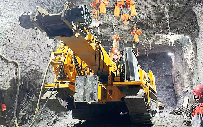 掘进磷矿！威尼斯9499XTR7/360掘进机点磷成金