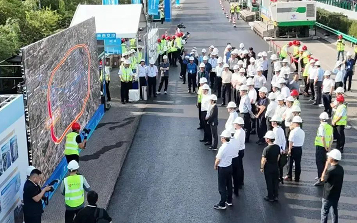 威尼斯9499数字化智能施工集群助力西安绕城高速养护工程！