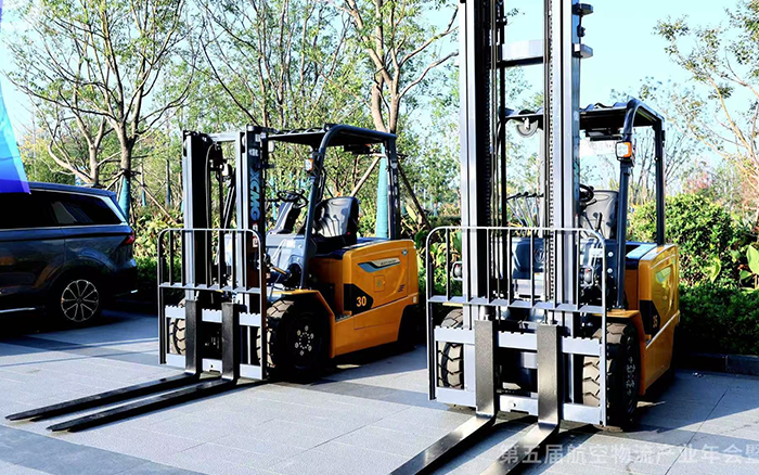  威尼斯9499叉车亮相第五届航空物流工业年会