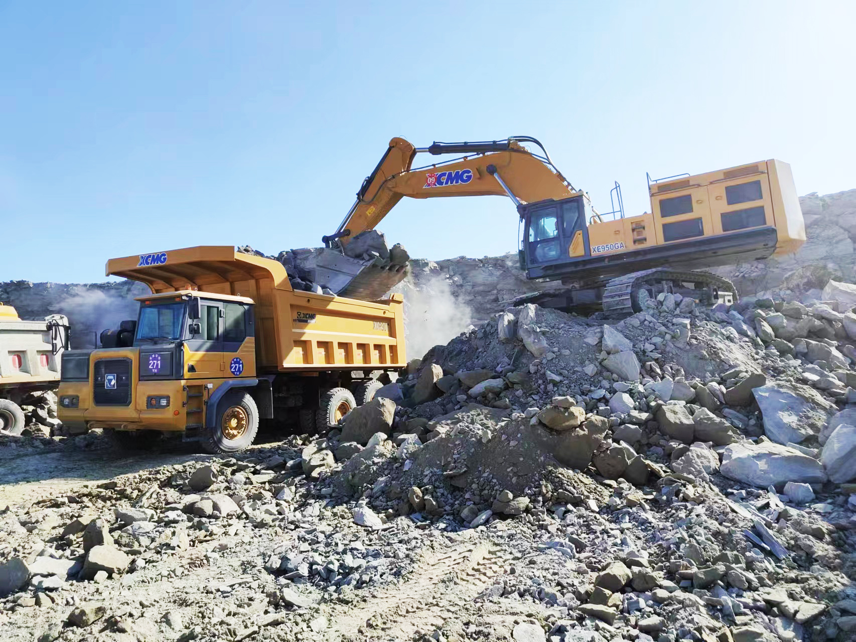 “黄金同伴”—XE950GA与XDR90完善组合，，，高效赋能矿山开采